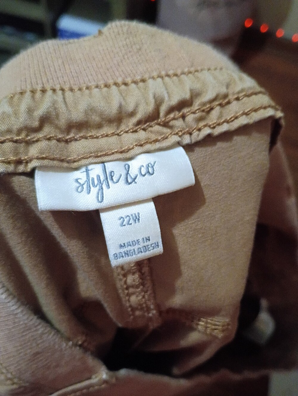 π 6/$10 SALE Style & Co. Size 22W Cargo Shorts in Khaki - Casual Utility Style - Picture 4 of 4